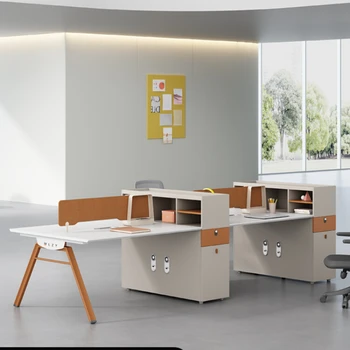 Stalai ir kėdės, kartu su paprasta šiuolaikiniai biuro baldai darbuotojų sėdynės